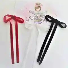 Белый брошки для блузок