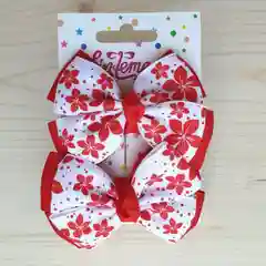 Бантик на резинке с красными цветами, 2 штуки