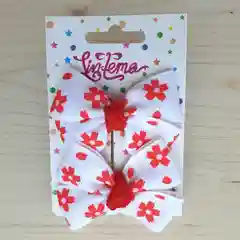 Белый бантик белый в красный цветочек, 2 штуки