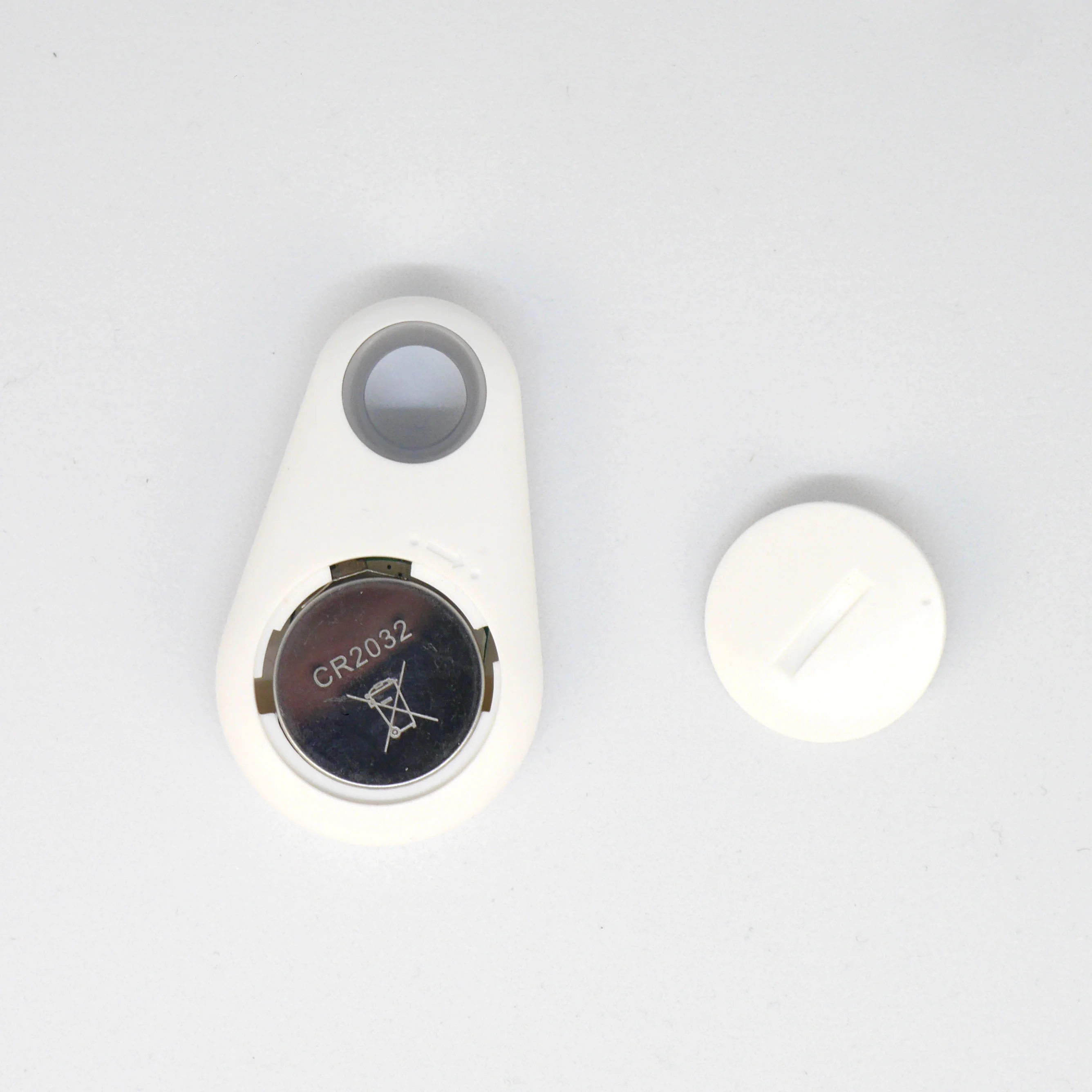 Белый bluetooth брелок для поиска ключей