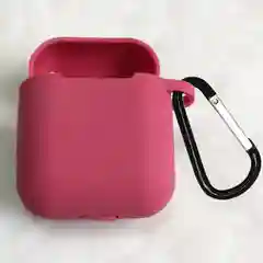 Багровый силиконовый чехол для AirPods с карабином