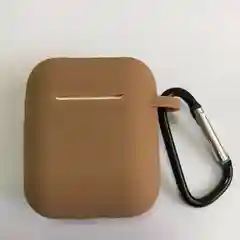 Оливковый силиконовый чехол для AirPods с карабином