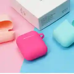 Силиконовый чехол для AirPods с карабином