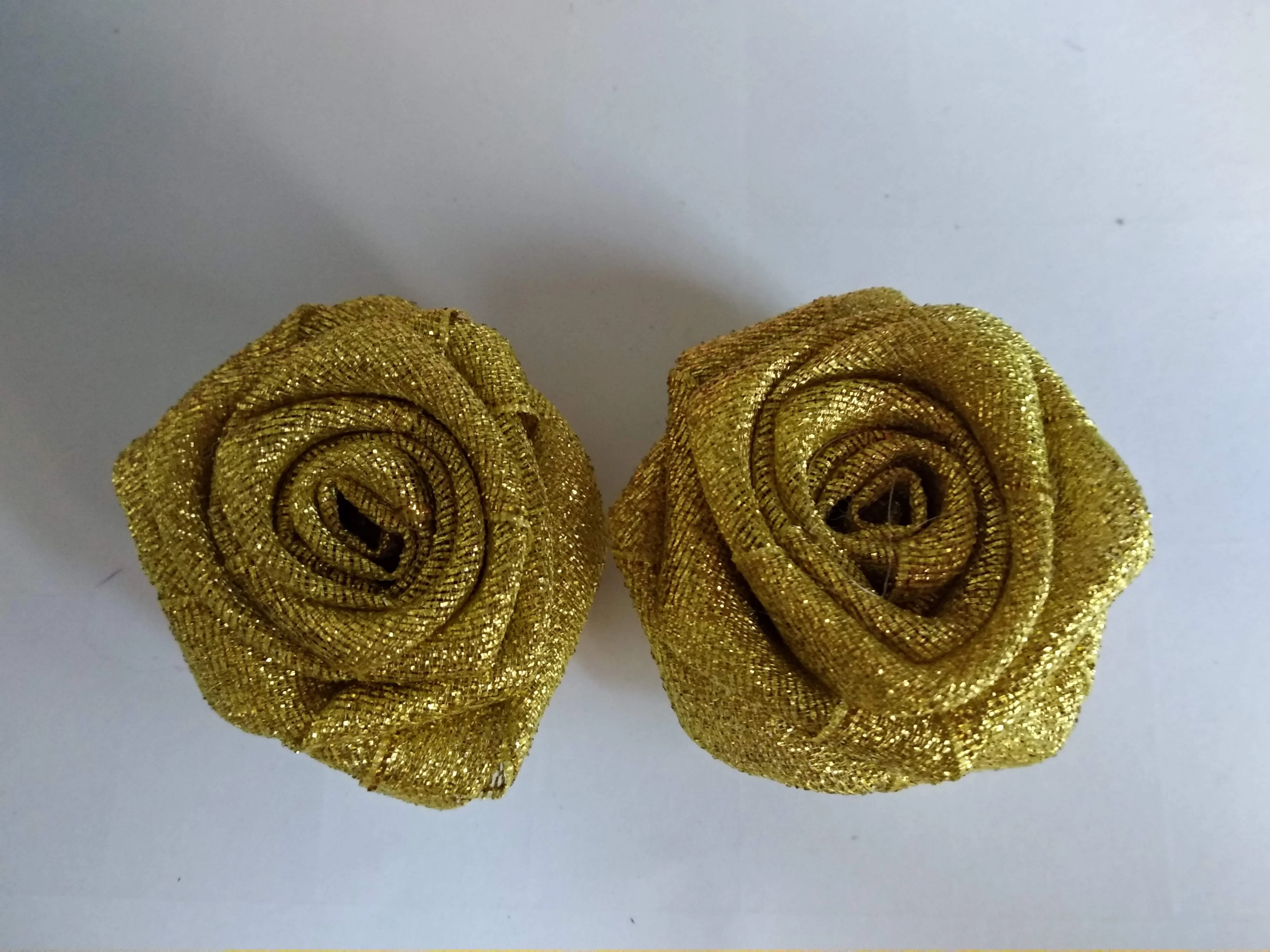 Золотой розы из ткани