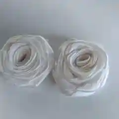 Белый розы из ткани