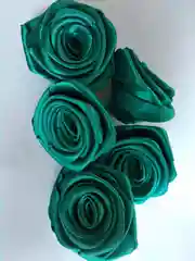 Зеленый розы из ткани