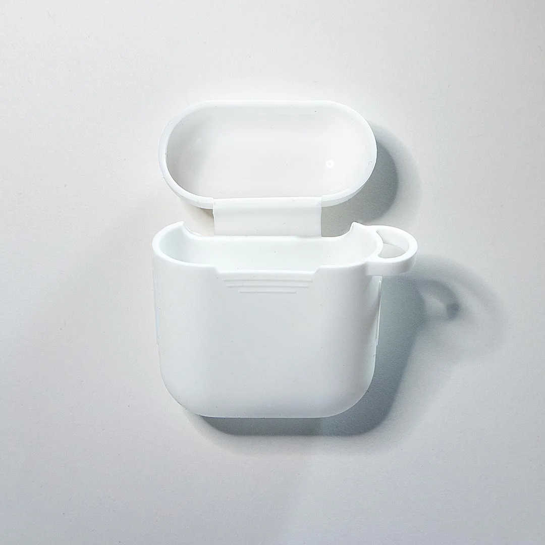 Белый силиконовый чехол для Apple Airpods