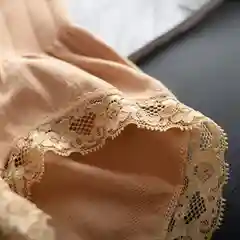 Бархатистые трусы с кружевом