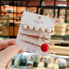 Красный заколки, 3 штуки