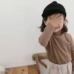 Коричневый водолазка