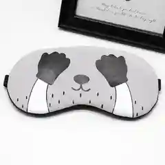 Черный мультяшная маска для сна