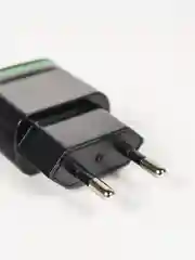 Белый сетевое зарядное устройство на 2 USB / СЗУ блок питания, адаптер для розетки с подсветкой