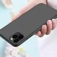 Черный ультратонкий матовый чехол для iPhone