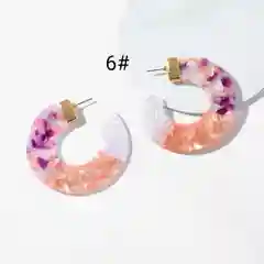 Белый серьги-гвоздики акриловые