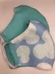 Маска двухсторонняя многоразовая.