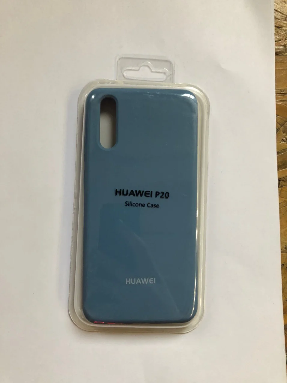 Розовый силиконовый чехол Huawei P20