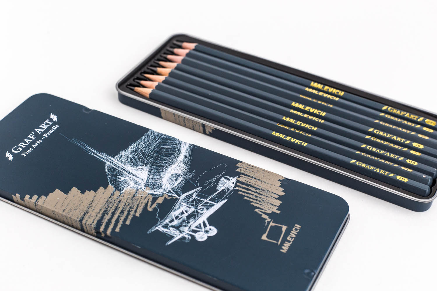 Набор простых карандашей куплю. Malevich Graf Art карандаши. Набор чернографитных карандашей Малевичъ Graf'Art, металл. Коробка, 8 шт. Карандаши Малевич чернографитные. Malevich набор карандашей.