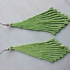 Зеленый серьги из бисера "Лель"