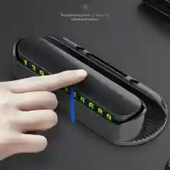 Белый номер телефона с держателем телефона и ароматизатором