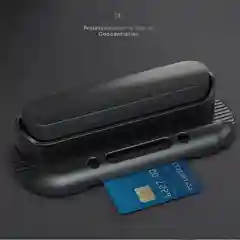 Белый номер телефона с держателем телефона и ароматизатором