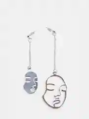 Серебряный асимметричные серьги - лица на цепочке