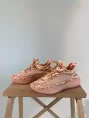 Кроссовки женские спортивные