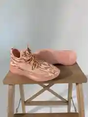 Кроссовки женские спортивные
