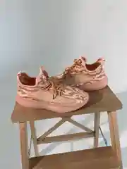 Кроссовки женские спортивные