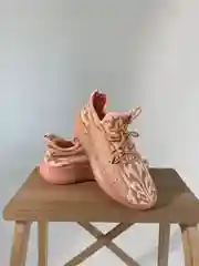 Кроссовки женские спортивные