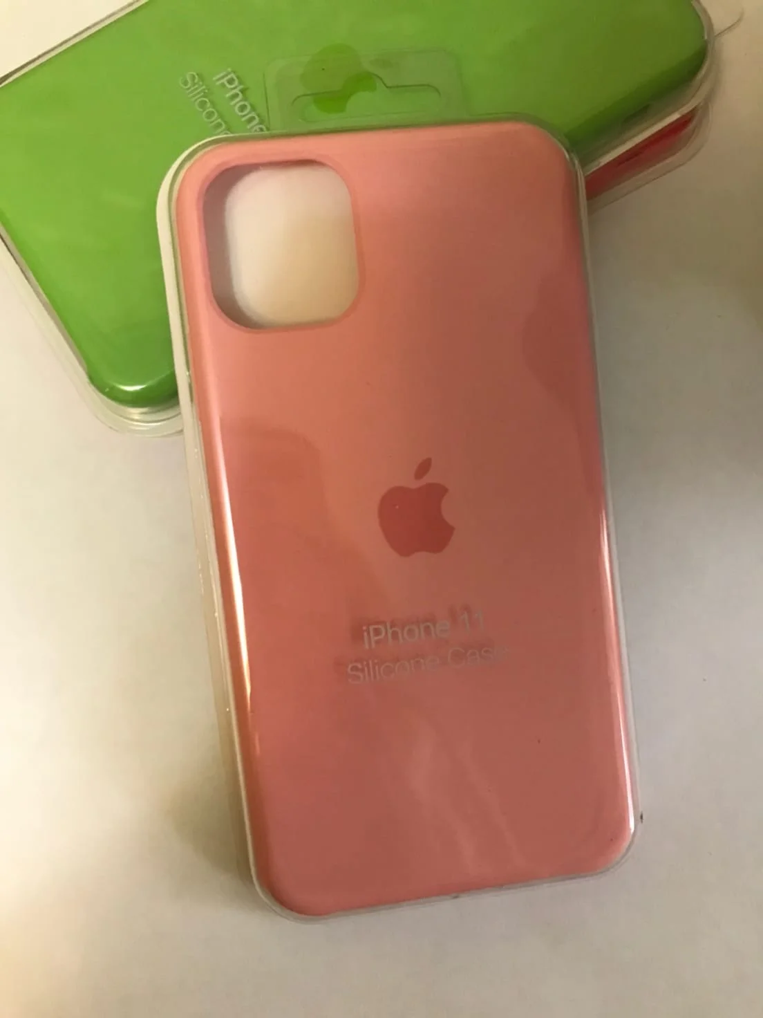 Розовый защитный чехол для телефона на Iphone 11