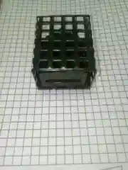 Кормушка железная жесткая с дном