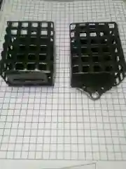 Кормушка железная жесткая с дном
