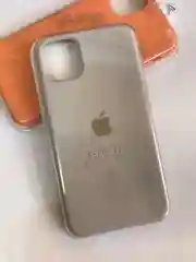 Серый силиконовый защитный чехол на iPhone 11