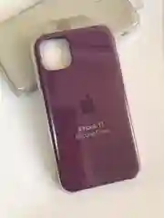 Пурпурный силиконовый защитный чехол на iPhone 11