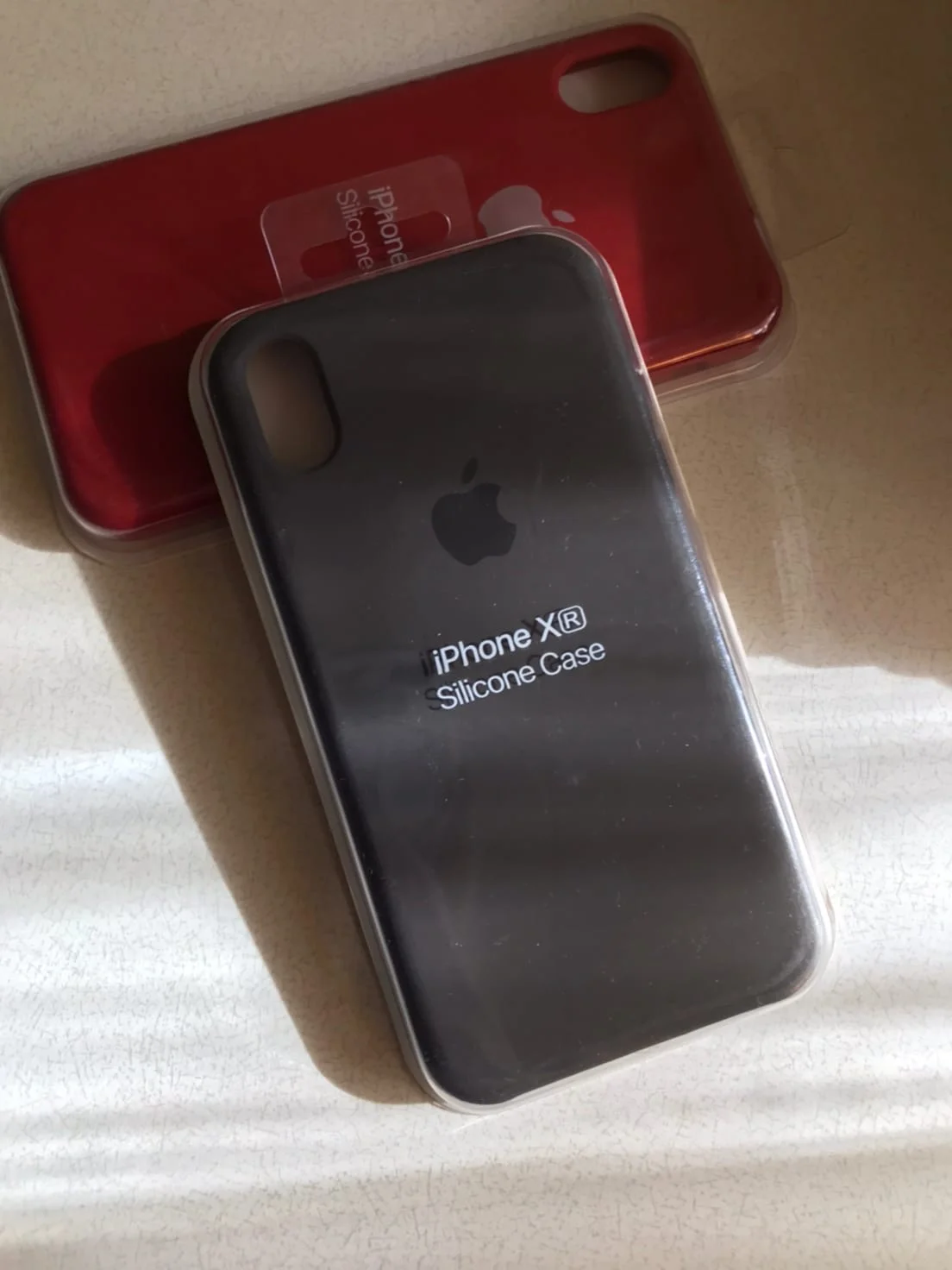 Угольный защитный силиконовый чехол для iPhone XR с яблоком