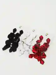 Серьги длинные rose petal, вечерние серьги с лепестками