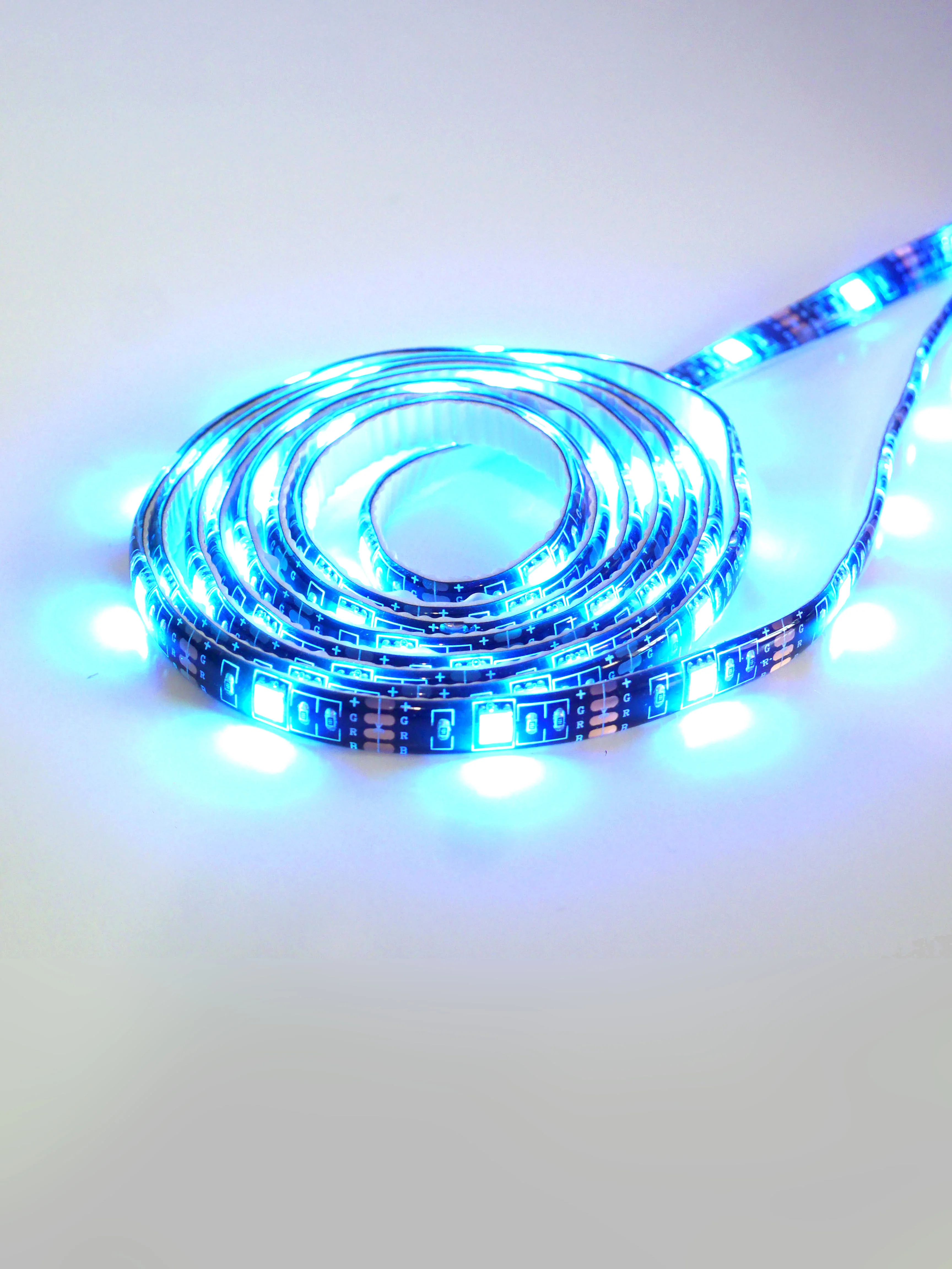RGB светодиодная лента с пультом управления и питанием от USB