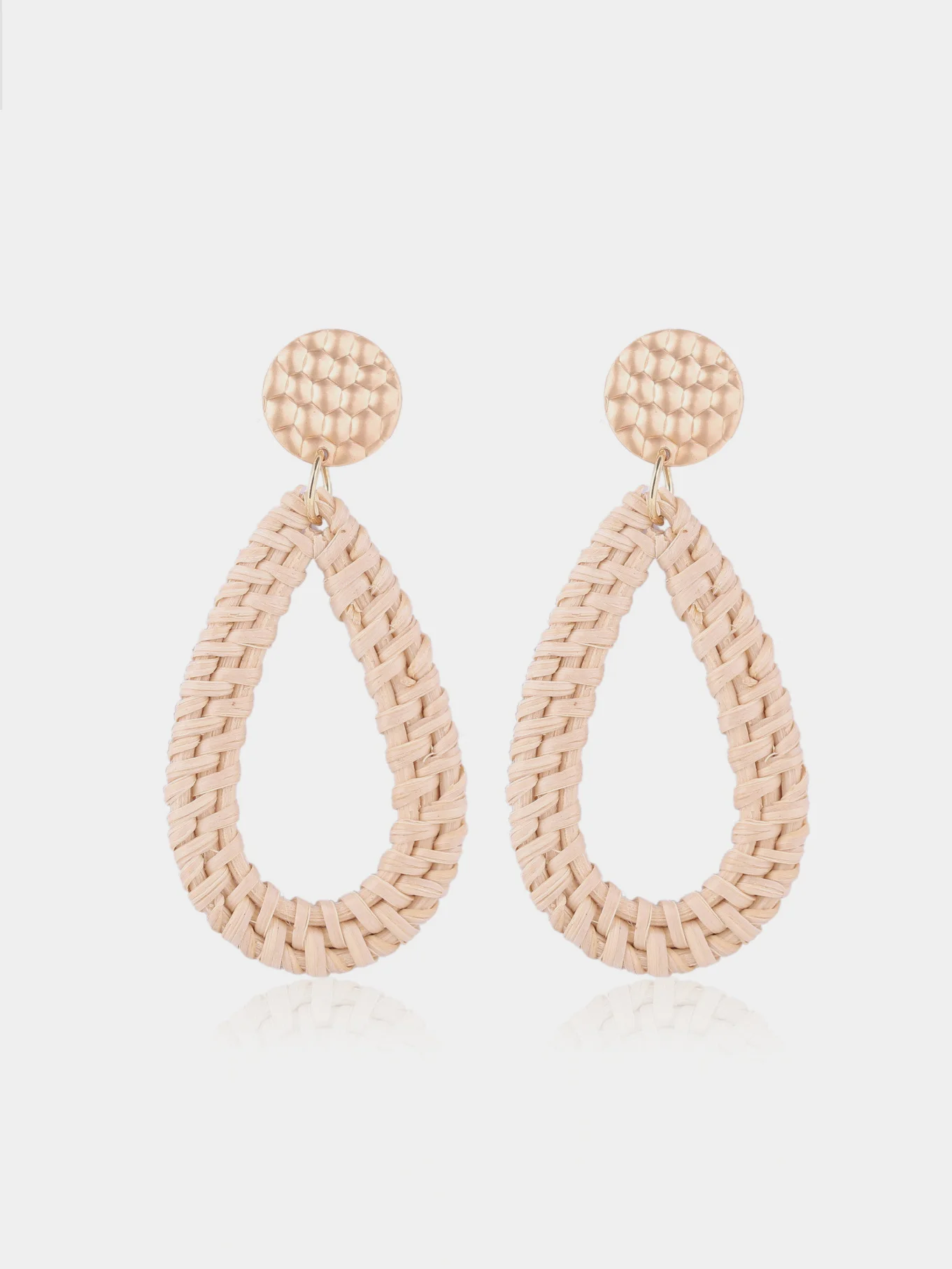 Серьги из ротанга плетенные