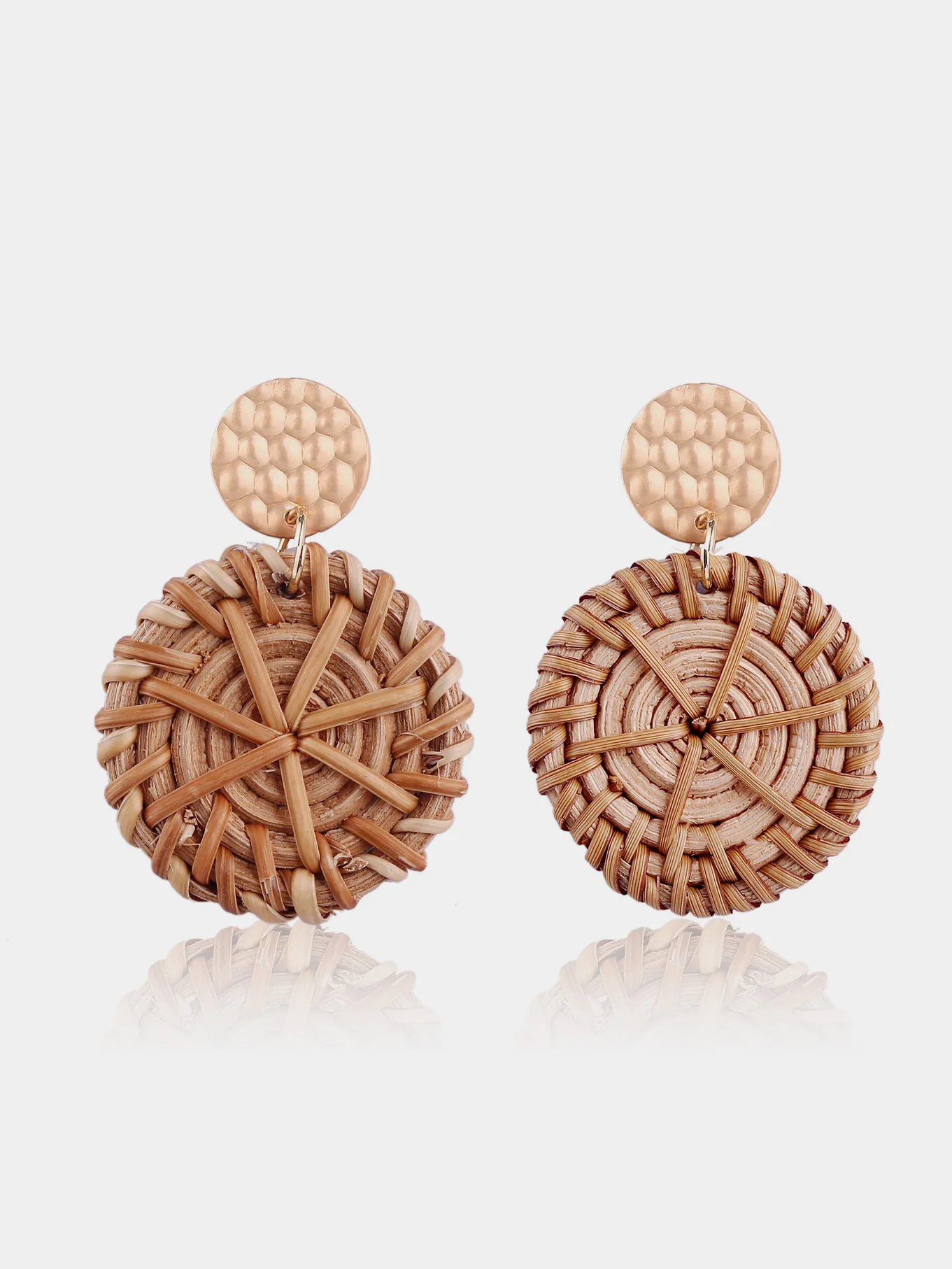Серьги из ротанга плетенные