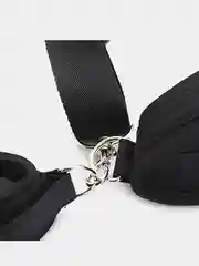 БДСМ Бондаж с кляпом и наручниками