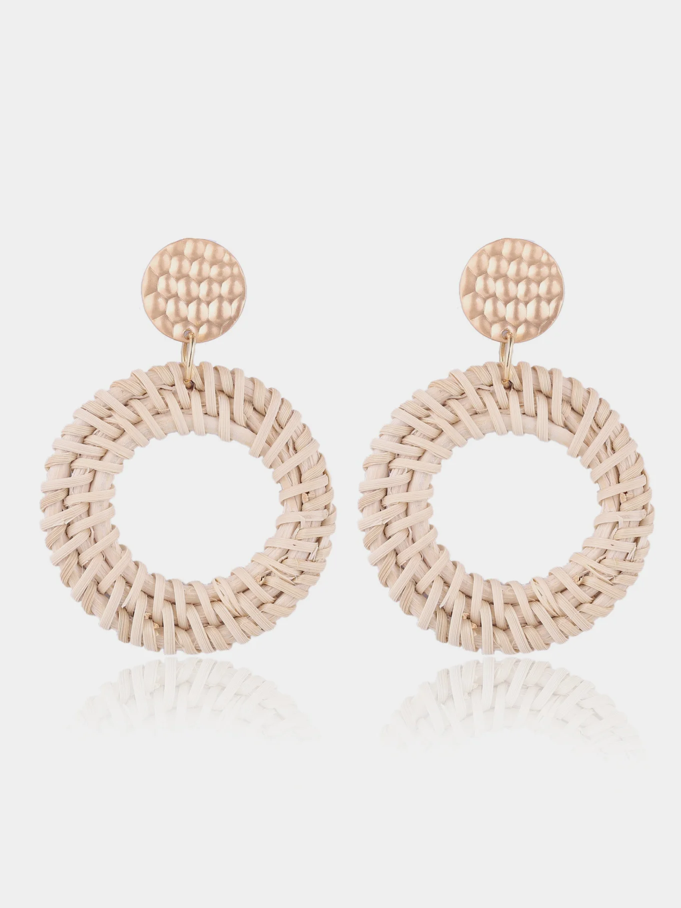 Серьги из ротанга плетенные
