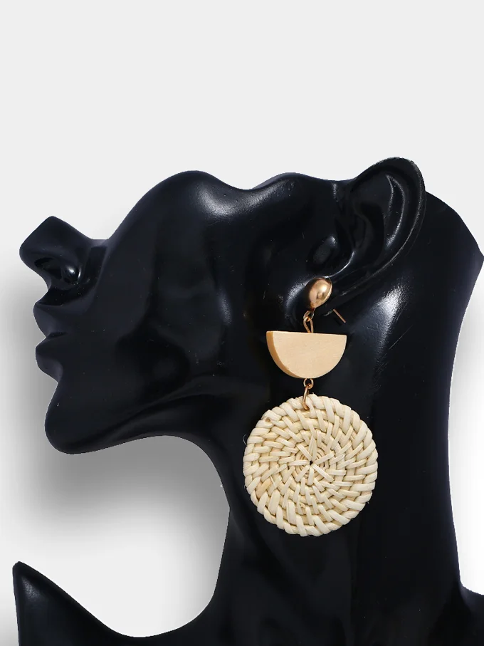 Серьги из ротанга плетенные