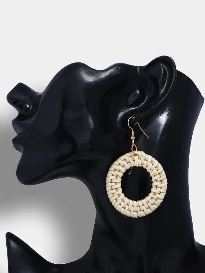 Серьги из ротанга плетенные