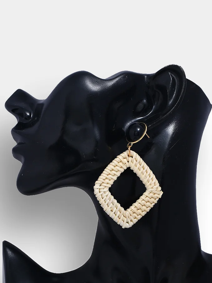 Серьги из ротанга плетенные