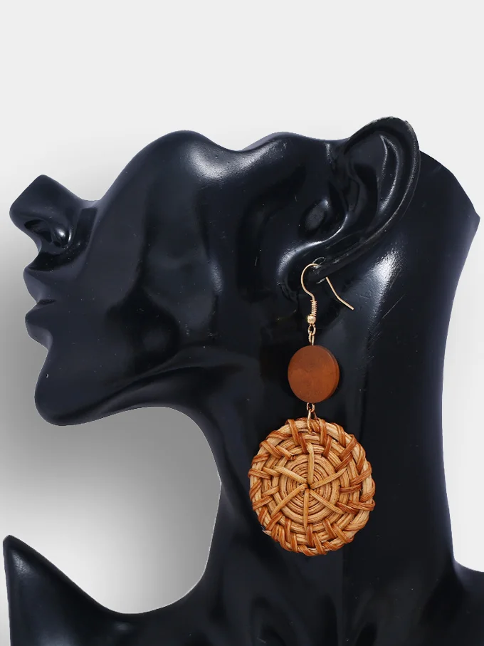 Серьги из ротанга плетенные