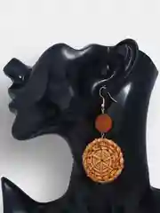 Серьги из ротанга плетенные