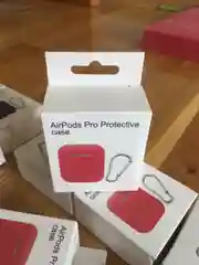 Красный чехол для Apple Airpods
