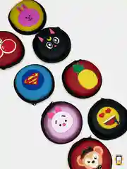 Багровый чехол для наушников