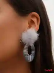 Серый серьги с меховыми шариками и кольцами Ionna