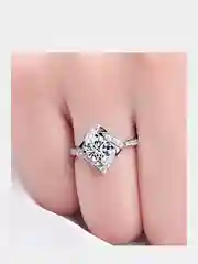 Серебряный кольцо с кристаллами